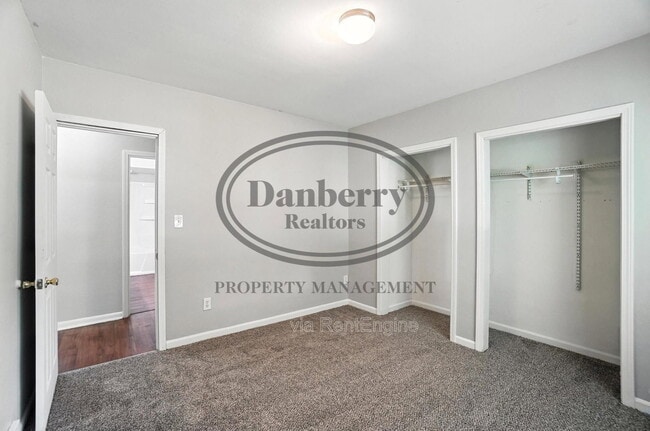 Building Photo - 822 Searles Rd