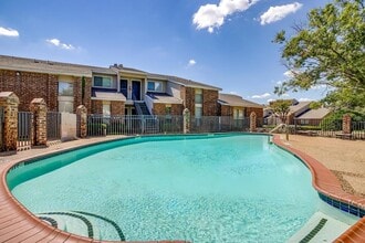 Building Photo - 1000 River Bend Dr