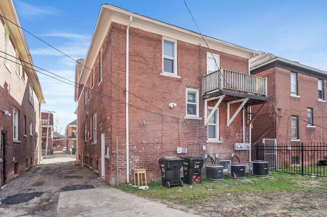 Building Photo - 3800 Tyler St