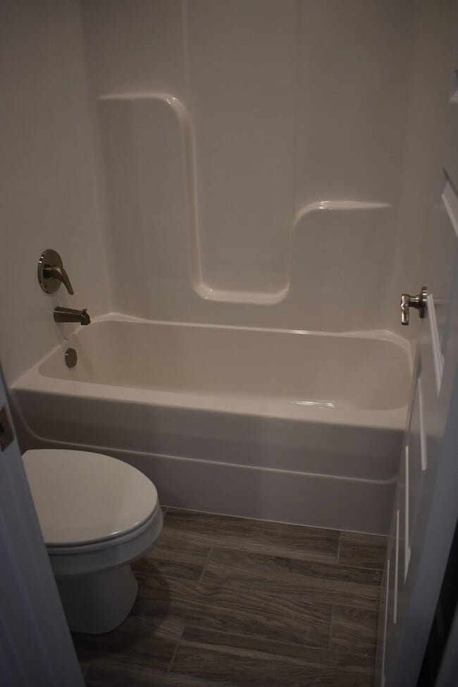 Building Photo - 4 Bedroom 3.5 Bathroom Home in the heart of Fayetteville, AR!!