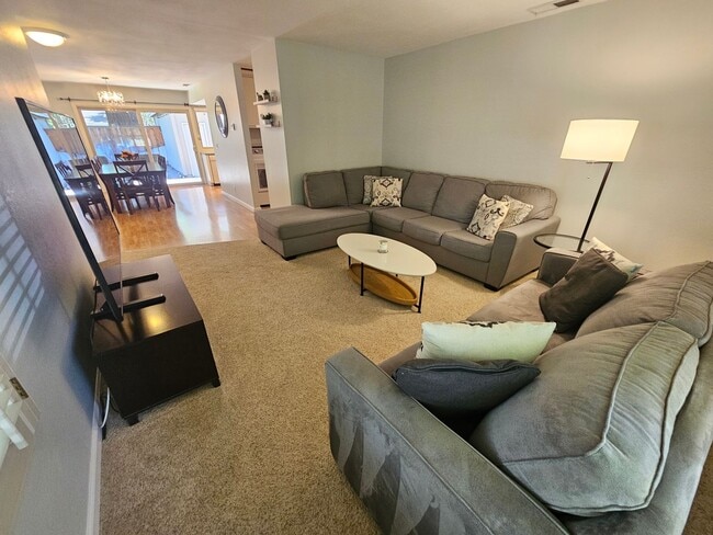 Building Photo - Beautiful Two Bedroom Two Bath Home