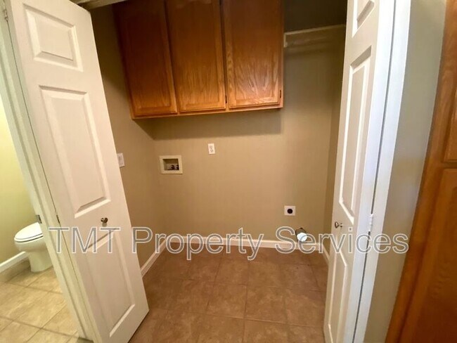 Building Photo - 8823 Ocean Breeze Ct