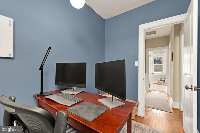 Building Photo - 407 Delafield Pl NW