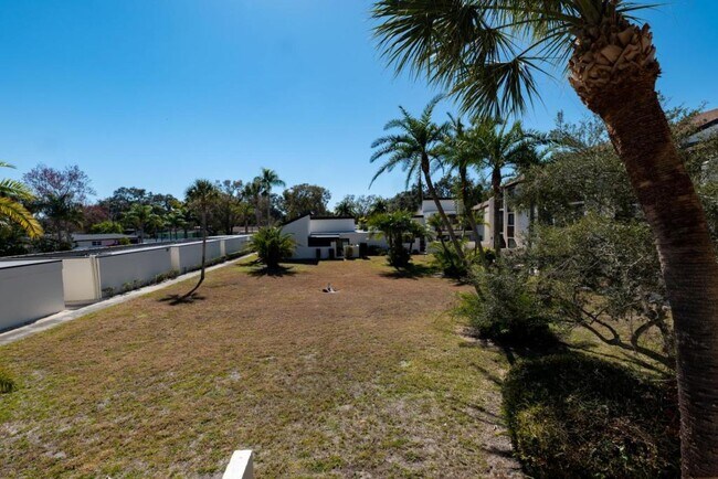 Building Photo - 2211 Belleair Rd