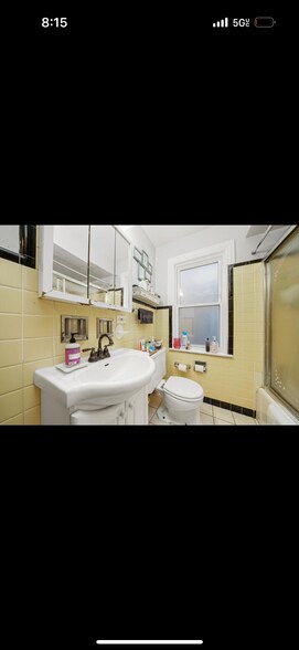 Building Photo - 2859 N Lotus Ave