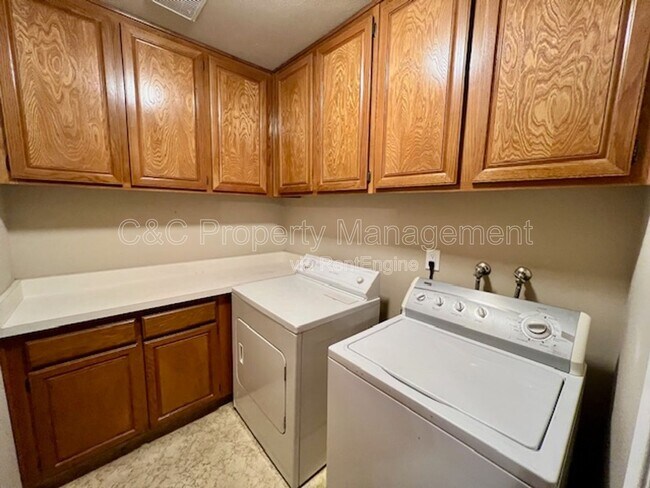 Building Photo - 2890 Huntington Blvd