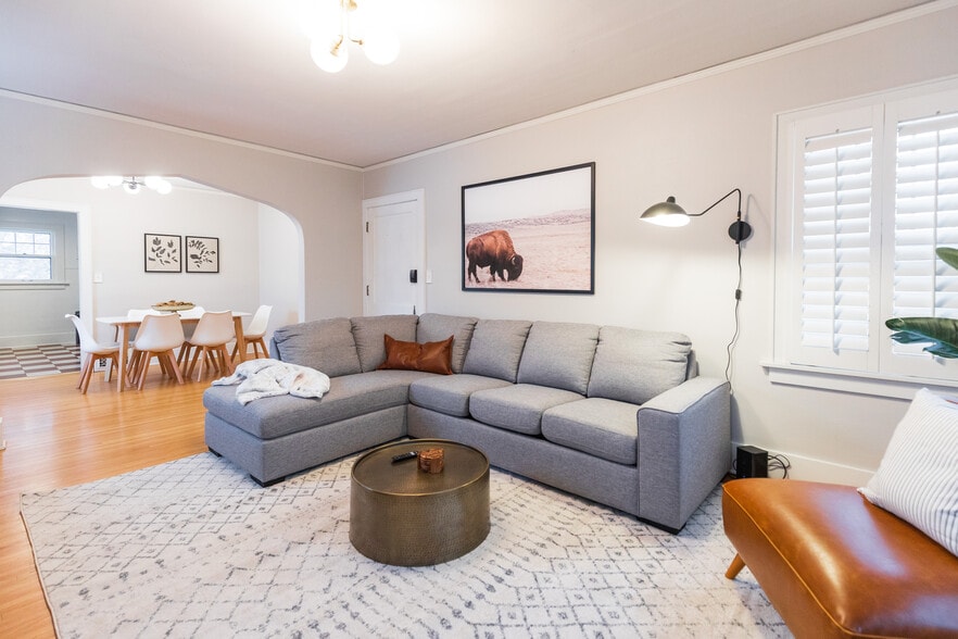 Unit 2 living room. Unit 1 is similar. - 1215 S Phillips Ave