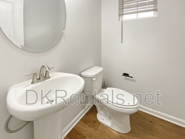 Building Photo - 2650 Quarterdeck Dr