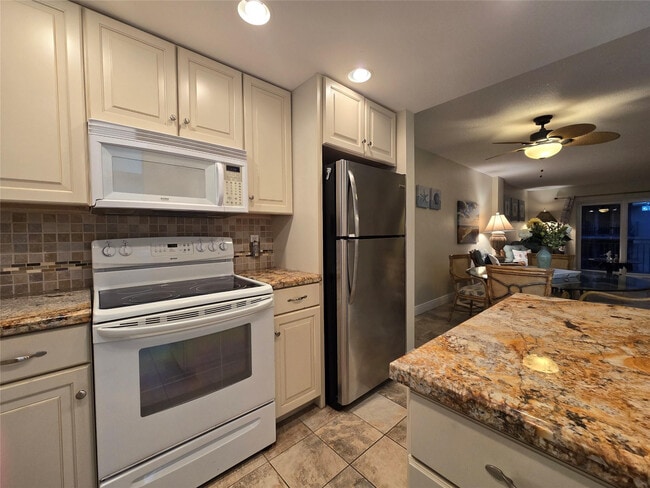 Building Photo - 1161 Hillsboro Mile