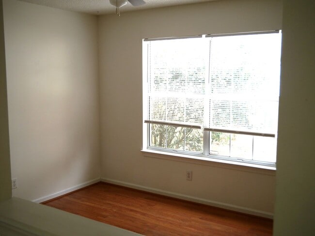 Building Photo - 113 Amelia Ct