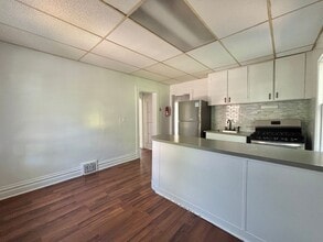 Building Photo - 802-806 Cedar
