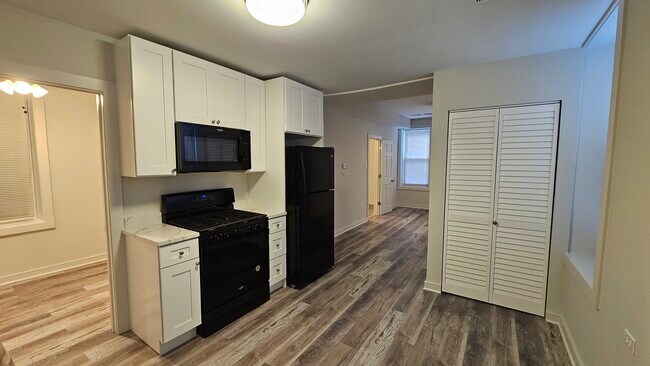 Building Photo - 2216 W 21st Pl