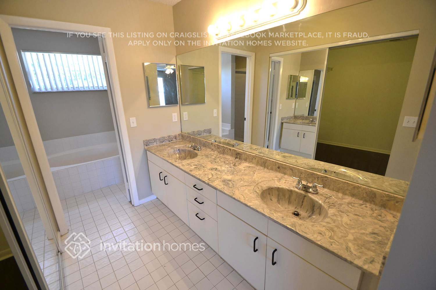 Building Photo - 2632 W Saratoga Dr