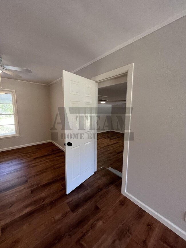 Building Photo - Beautiful Remodeled 3 Bed 2 Bath