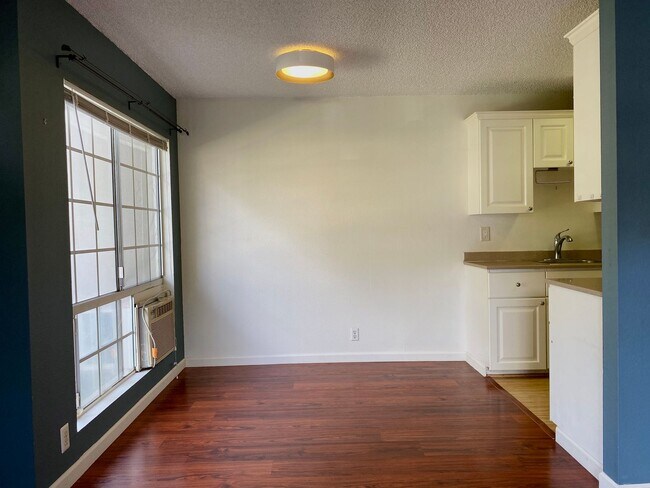 Building Photo - Beautiful 2-bedroom, 1-bath townhouse with 1 assigned parking stall located in a quiet