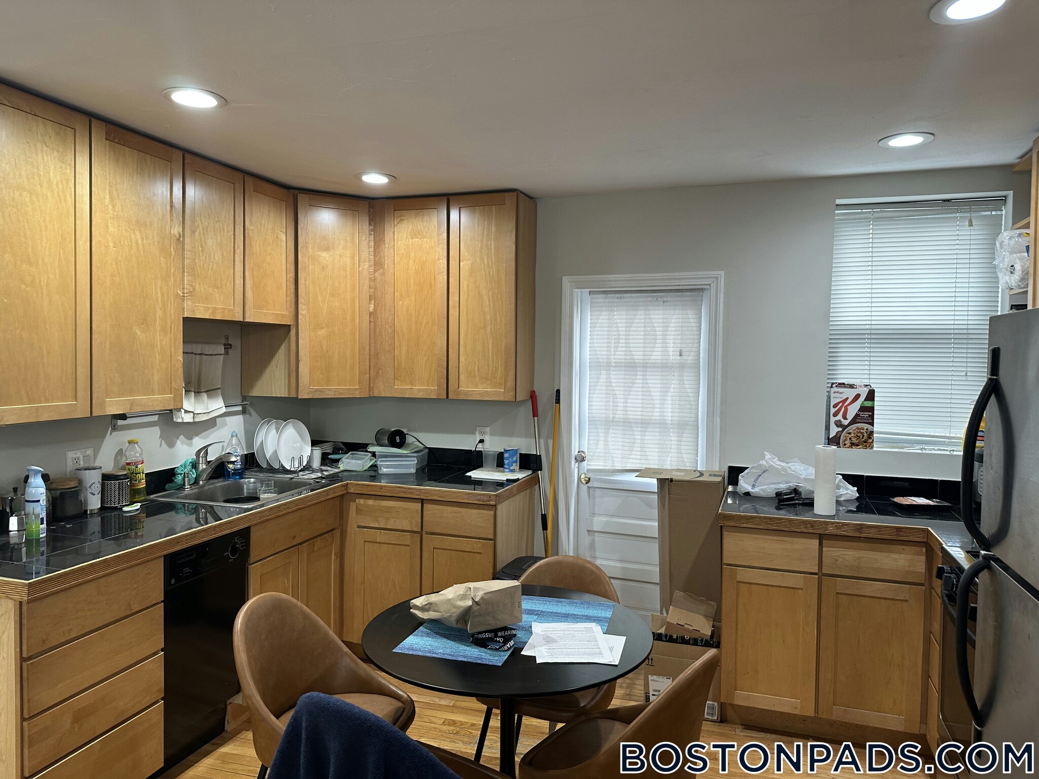 Building Photo - 220 Hanover St