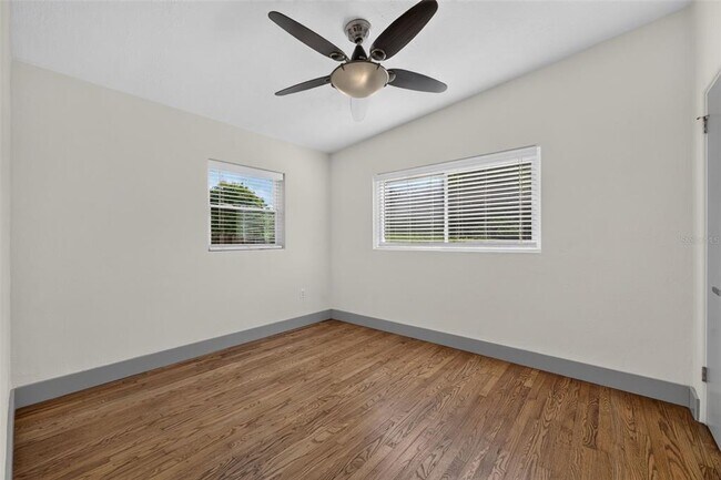 Building Photo - 1317 Cloverlawn Ave