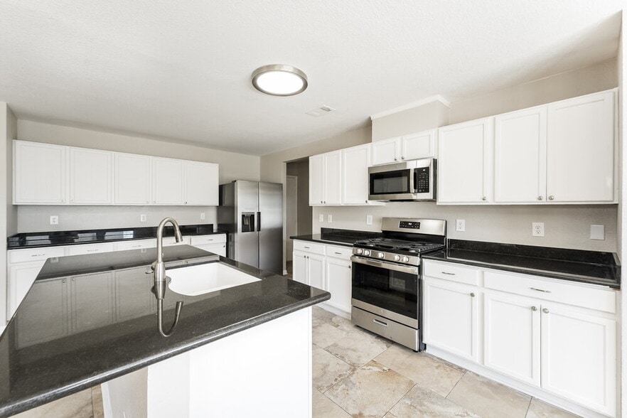 Building Photo - 18215 Quiet Ridge Ln