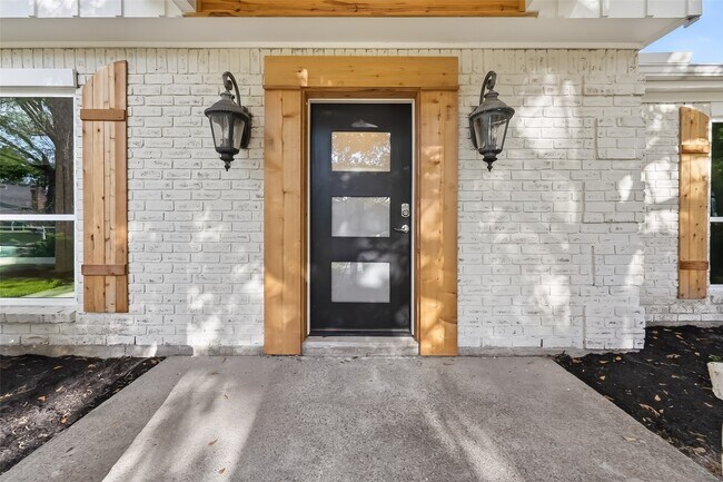 Building Photo - 2734 Triway Ln