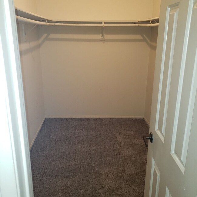 Building Photo - CANYON CREST - 2 Bedroom 2.5 Bath Townhouse