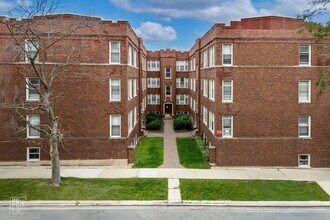 Building Photo - 2145 W Lunt Ave