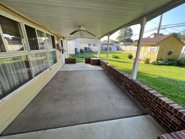 Building Photo - Beautiful Large 3 bedroom 2 bath in Levitt...