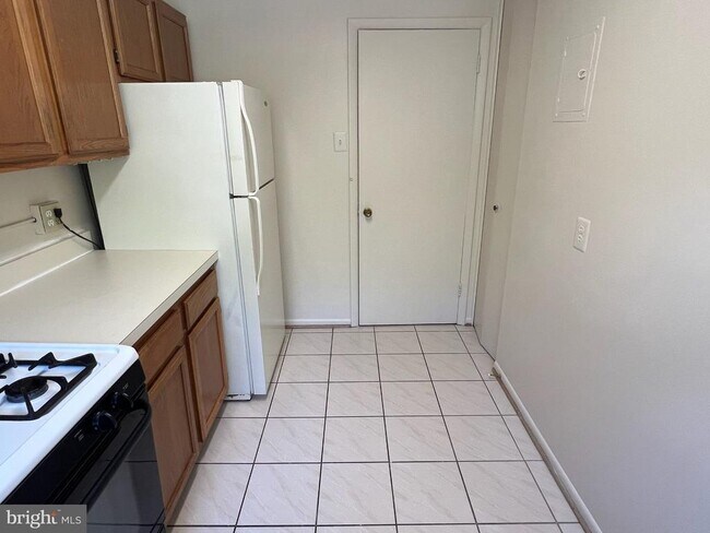 Building Photo - 10624 Kenilworth Ave