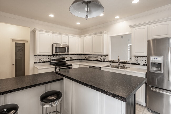 Building Photo - 3394 Roundlake Lane