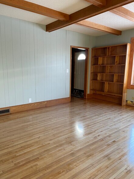 Building Photo - 5185 Samuelson Rd