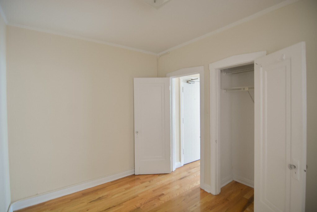 Building Photo - 516 W Melrose St