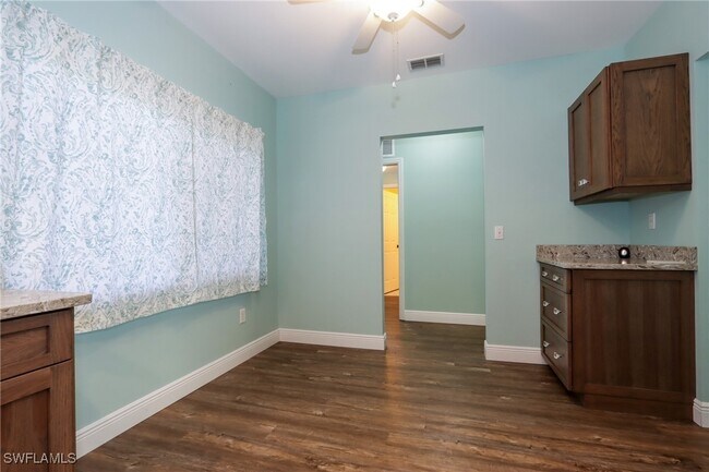 Building Photo - 14801 Park Lake Dr