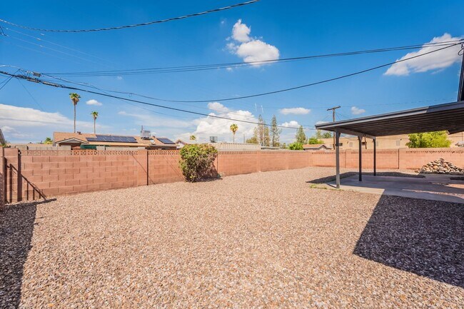 Building Photo - Fully upgraded home with garage!