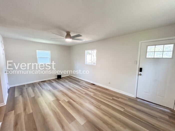 Building Photo - 633 Hemlock Ave