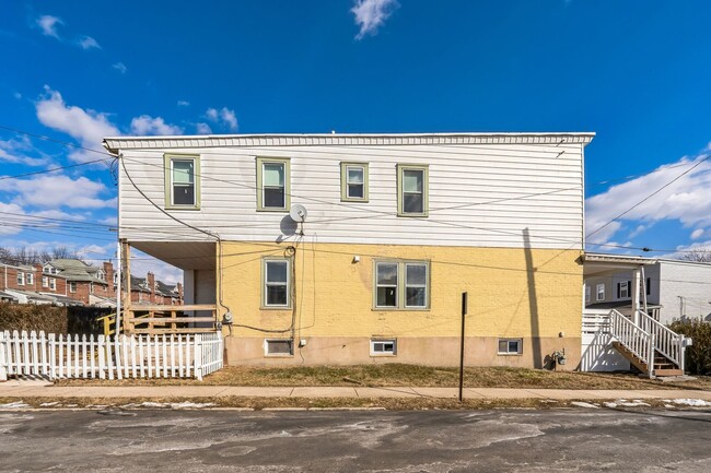 Building Photo - Recently Renovated 4 Bedroom, 1.5 Bath Nor...