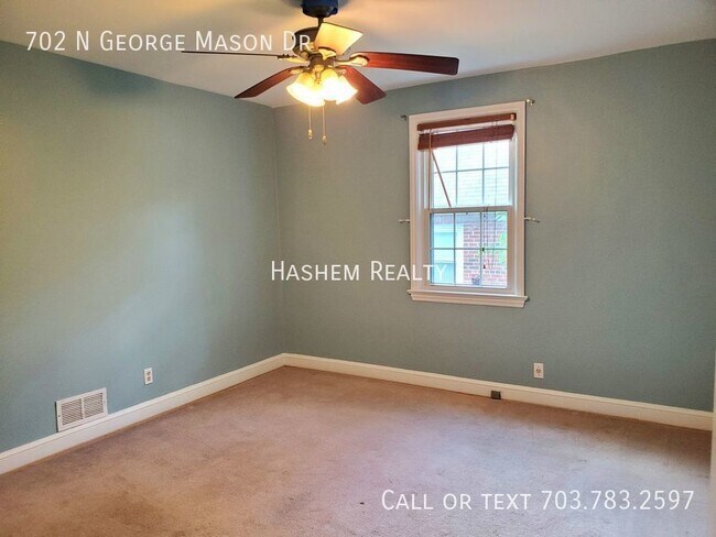 Building Photo - 702 N George Mason Dr