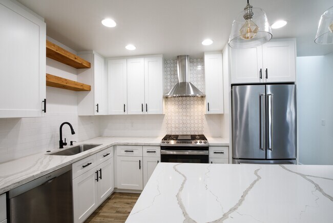 Building Photo - 4427 E Turney Ave