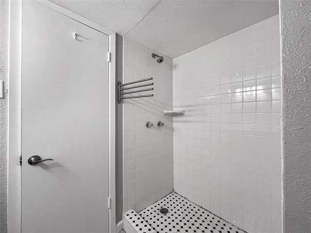 Building Photo - 739 Loganwood Ave
