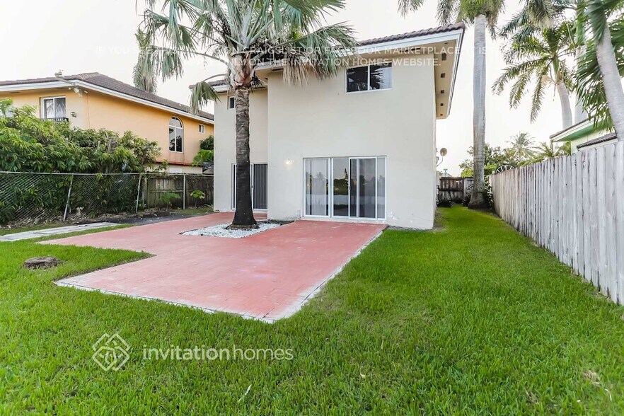 Building Photo - 16201 SW 141st Ave