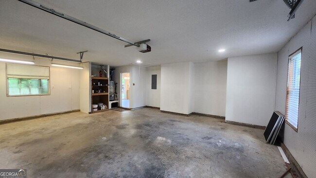Building Photo - 135 Riverside Ct