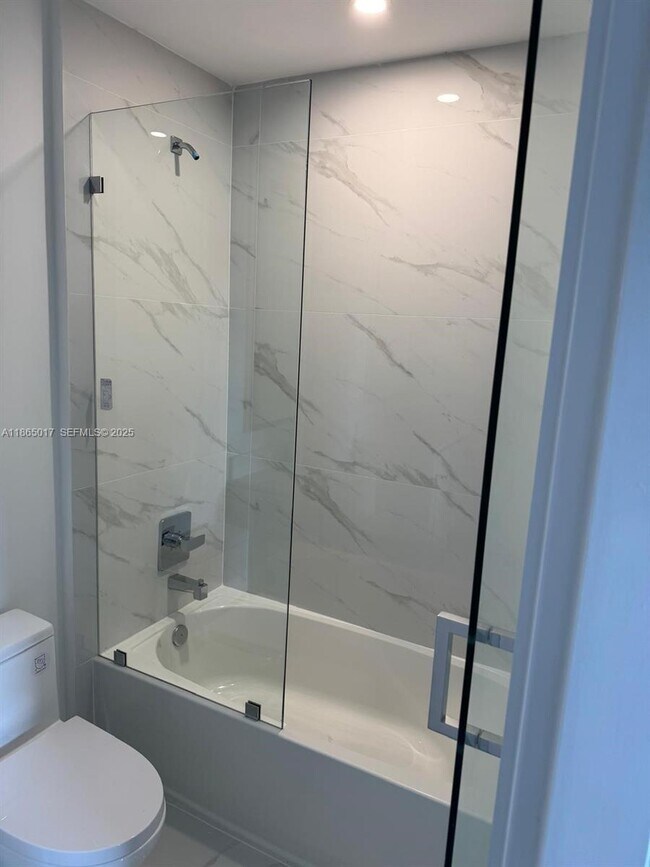 Building Photo - 700 NE 24th St