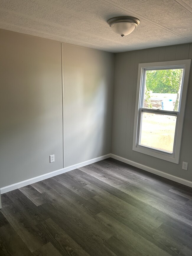 Building Photo - 601 Moores Dr
