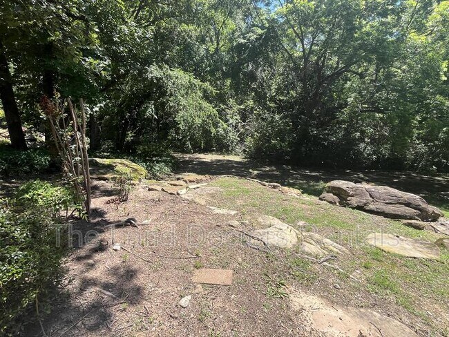 Building Photo - 412 S Country Club Road