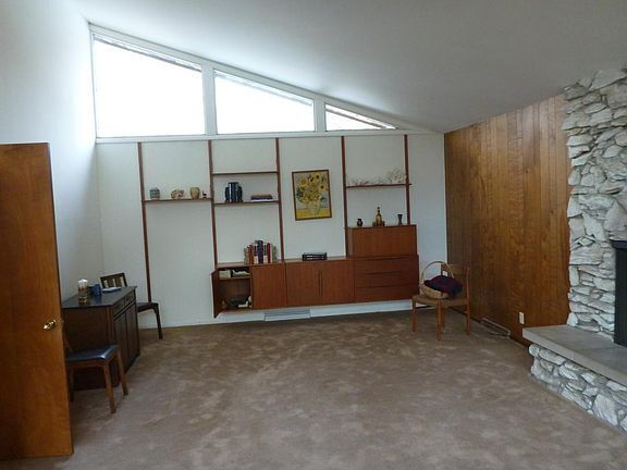 Building Photo - 205 Pell Cir