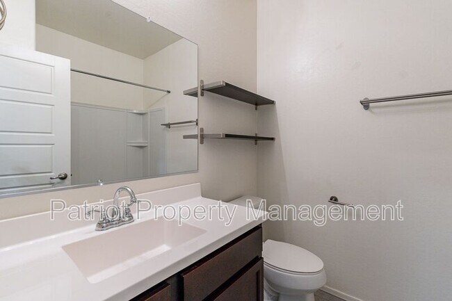 Building Photo - 8816 S 41st Dr