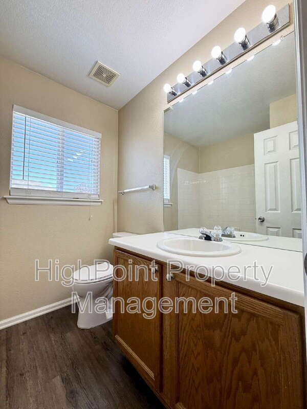 Building Photo - 183 Mesa St