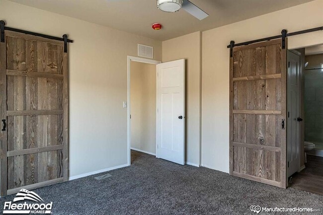 Building Photo - 17 Starling Dr