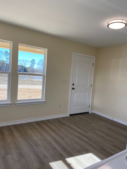 Building Photo - 241 Private Rd