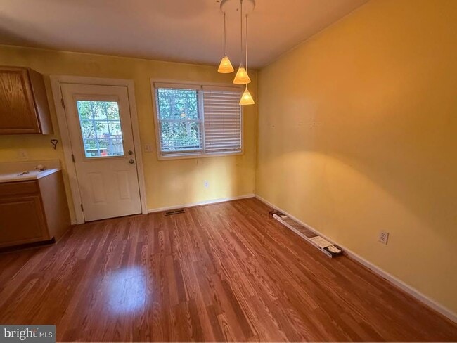 Building Photo - 328 Lincoln Ave