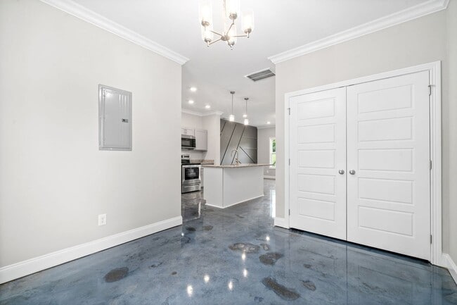 Building Photo - **COMING SOON** 3 BEDROOM HOME