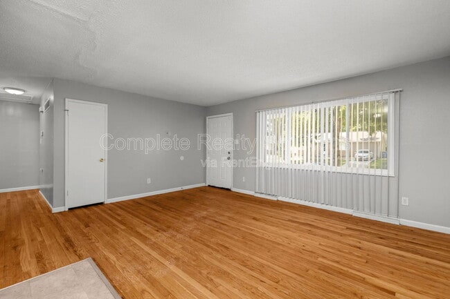 Building Photo - 10116 Crown Point Dr